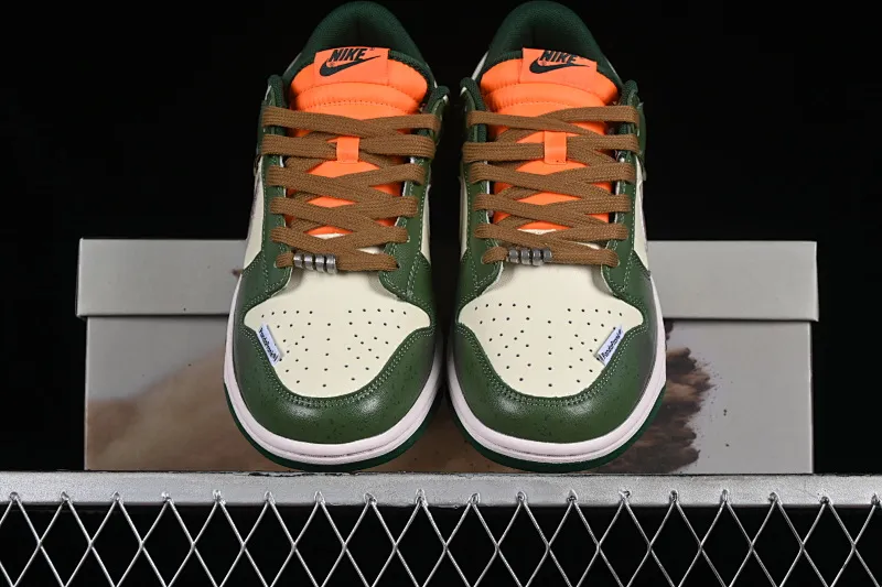 All Categories Nk SB Dunk Series Nk SB Dunk Low Low-top Sneakers Nk Dunk Low Panda Prank-Street Racing Lightyear Distressed SB Strappy Low-top Casual Sneakers DD1391-300